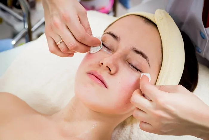 How to become a beauty therapist 